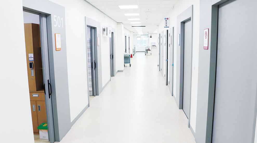 인본병원 부천상동점 입원실 복도 입니다.